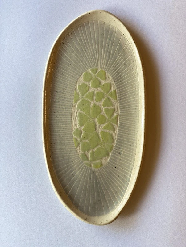 Keramický tácek, Sgraffito flowers II