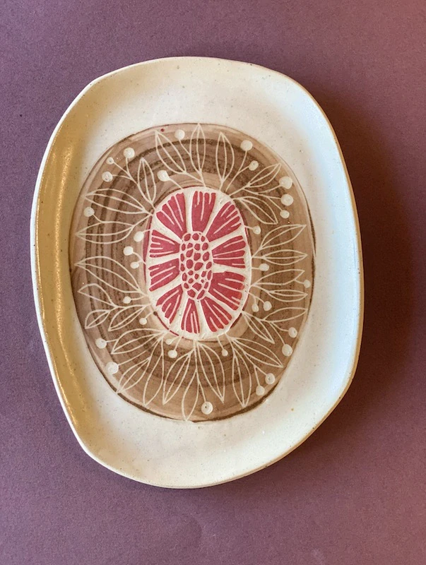 Keramický tácek, Sgraffito flowers III
