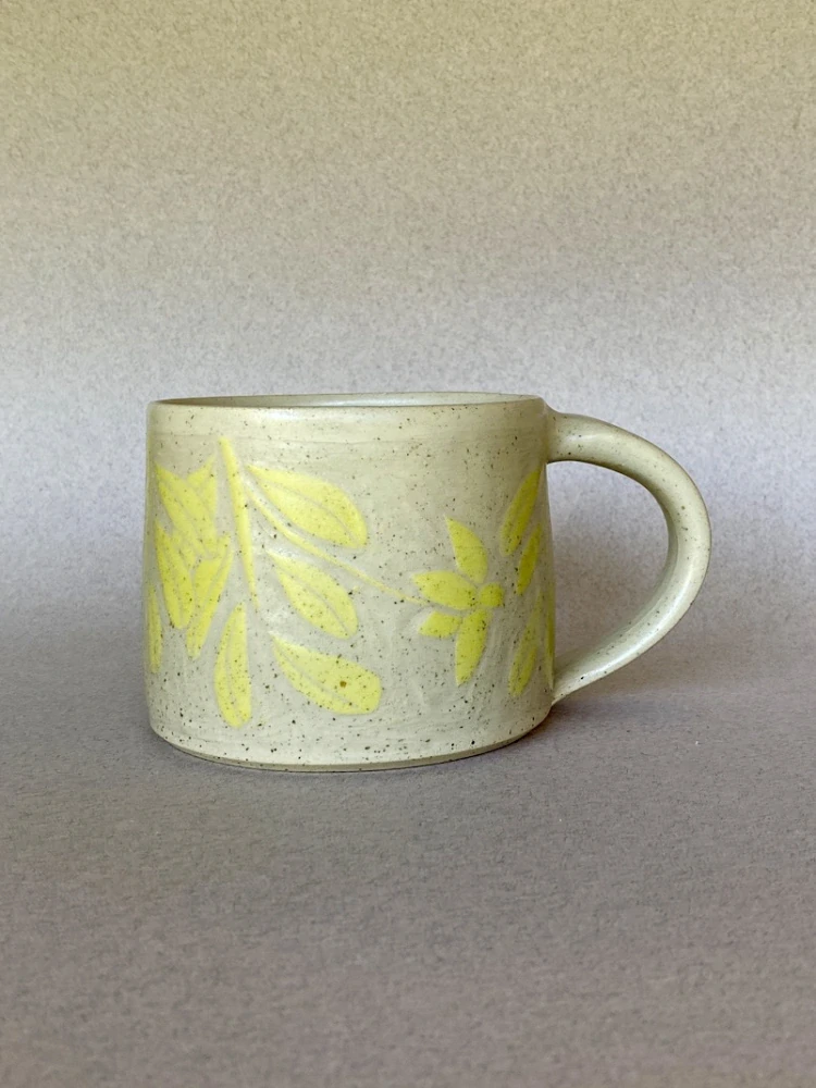 Keramický hrnek, Sgraffito Flowers, Žlutá
