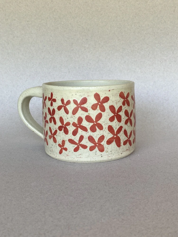 Keramický hrnek, Sgraffito Flowers, Červená