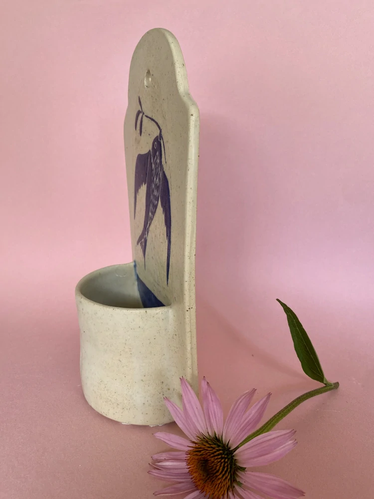 Keramická vázička k zavěšení, Sgraffito Blue Bird
