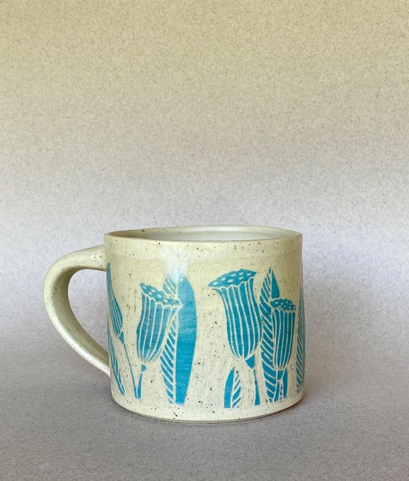 Keramický hrnek, Sgraffito Flowers, Tyrkys