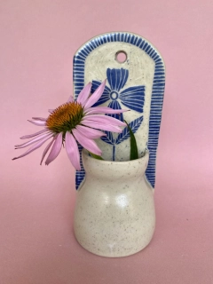 Keramická vázička k zavěšení, Sgraffito Blue