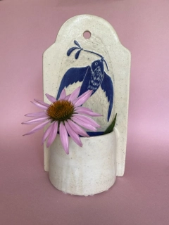 Keramická vázička k zavěšení, Sgraffito Blue Bird